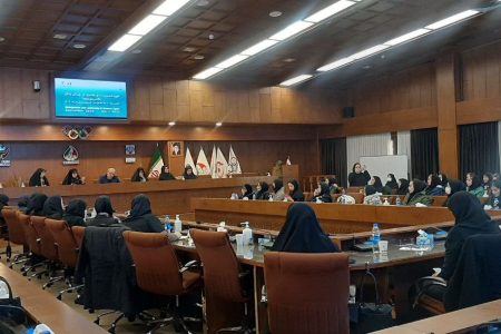 وقت آن است تا مدیریت ارشد کشور را با بانوان تجربه کنیم