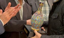 آقایان مسئول جایگاه پیشکسوتان ورزش را قدر بدانید و آنان را بر صدر بنشانید.