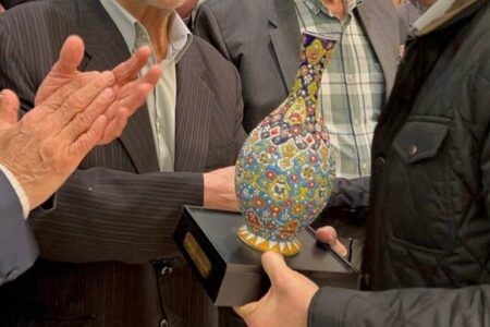 آقایان مسئول جایگاه پیشکسوتان ورزش را قدر بدانید و آنان را بر صدر بنشانید.