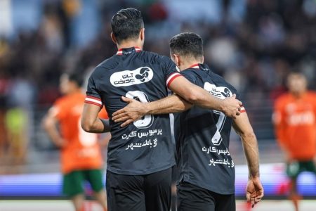 تیم فوتبال پرسپولیس نیم‌فصل نخست لیگ برتر را با پیروزی مقابل مس رفسنجان به پایان رساند.