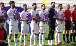 قلعه‌نویی: بازیکنان نشان دادند سرباز وطن‌اند / حضور بازیکنان تیم ملی با کوله‌ پشتی به یاد شهدای مدرسه میناب