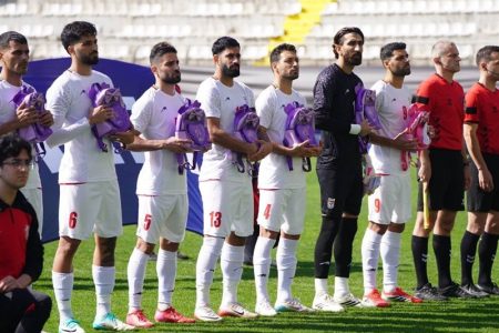 قلعه‌نویی: بازیکنان نشان دادند سرباز وطن‌اند / حضور بازیکنان تیم ملی با کوله‌ پشتی به یاد شهدای مدرسه میناب
